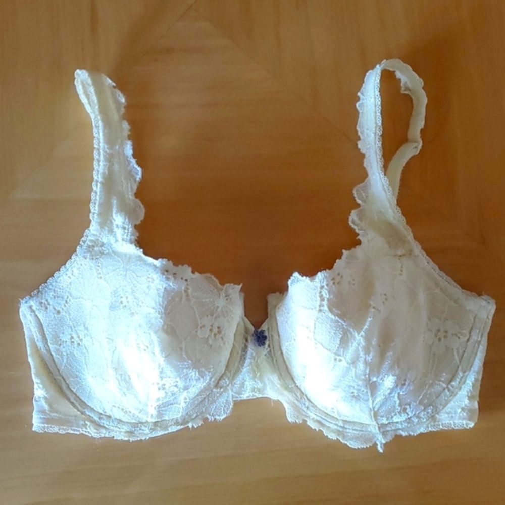VICTORIA'S SECRET Sexy Lace Underwire Bra 34D Pale Yellow